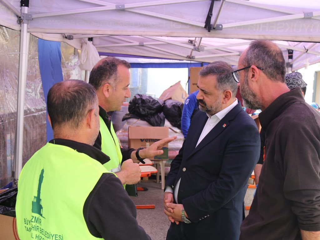 CHP İzmir dayanışma için deprem bölgesinde