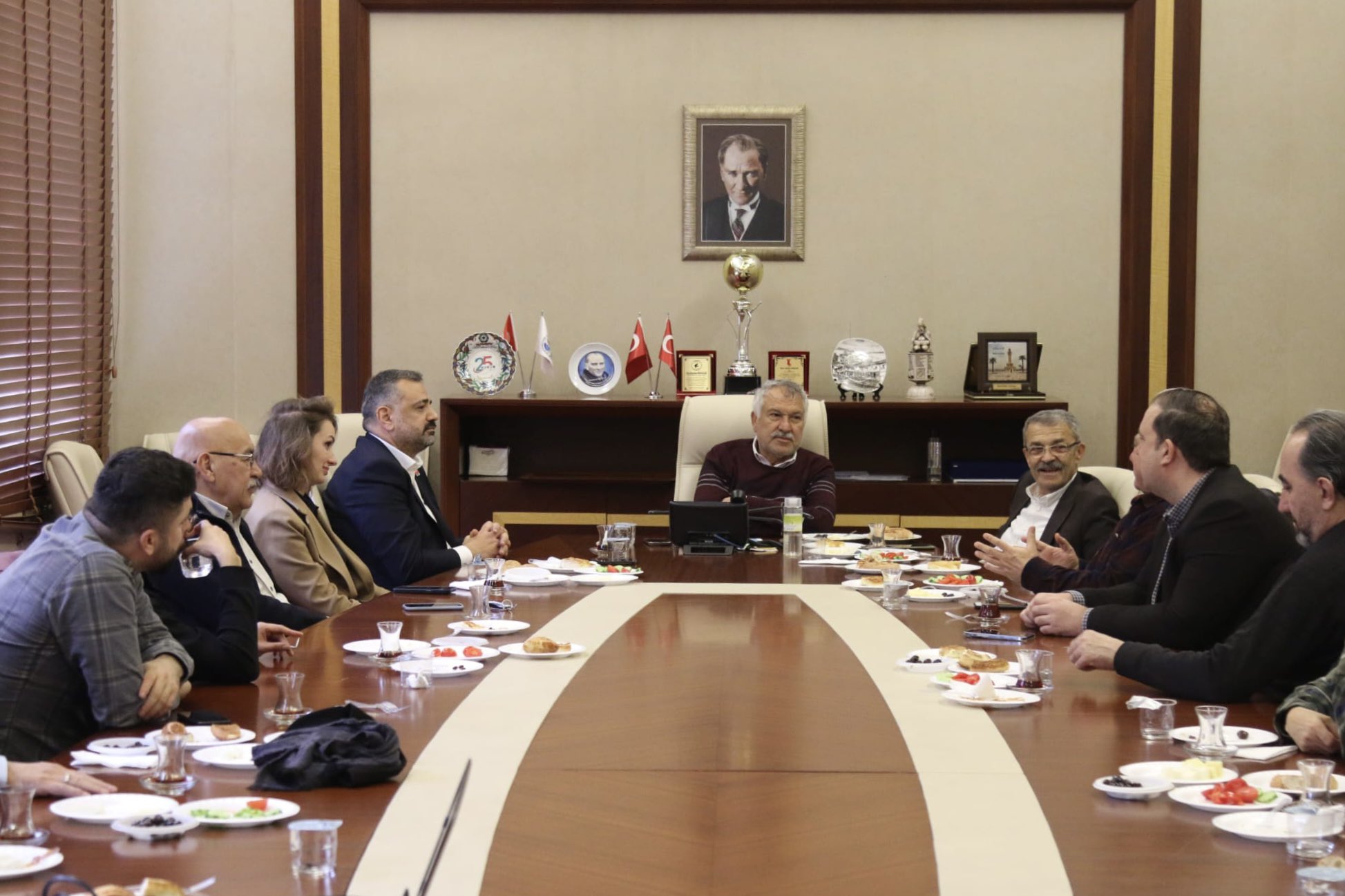 CHP İzmir dayanışma için deprem bölgesinde