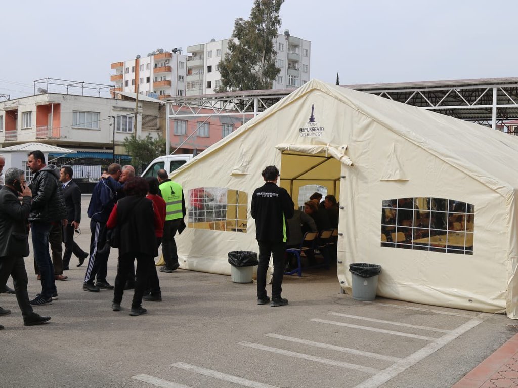 CHP İzmir dayanışma için deprem bölgesinde