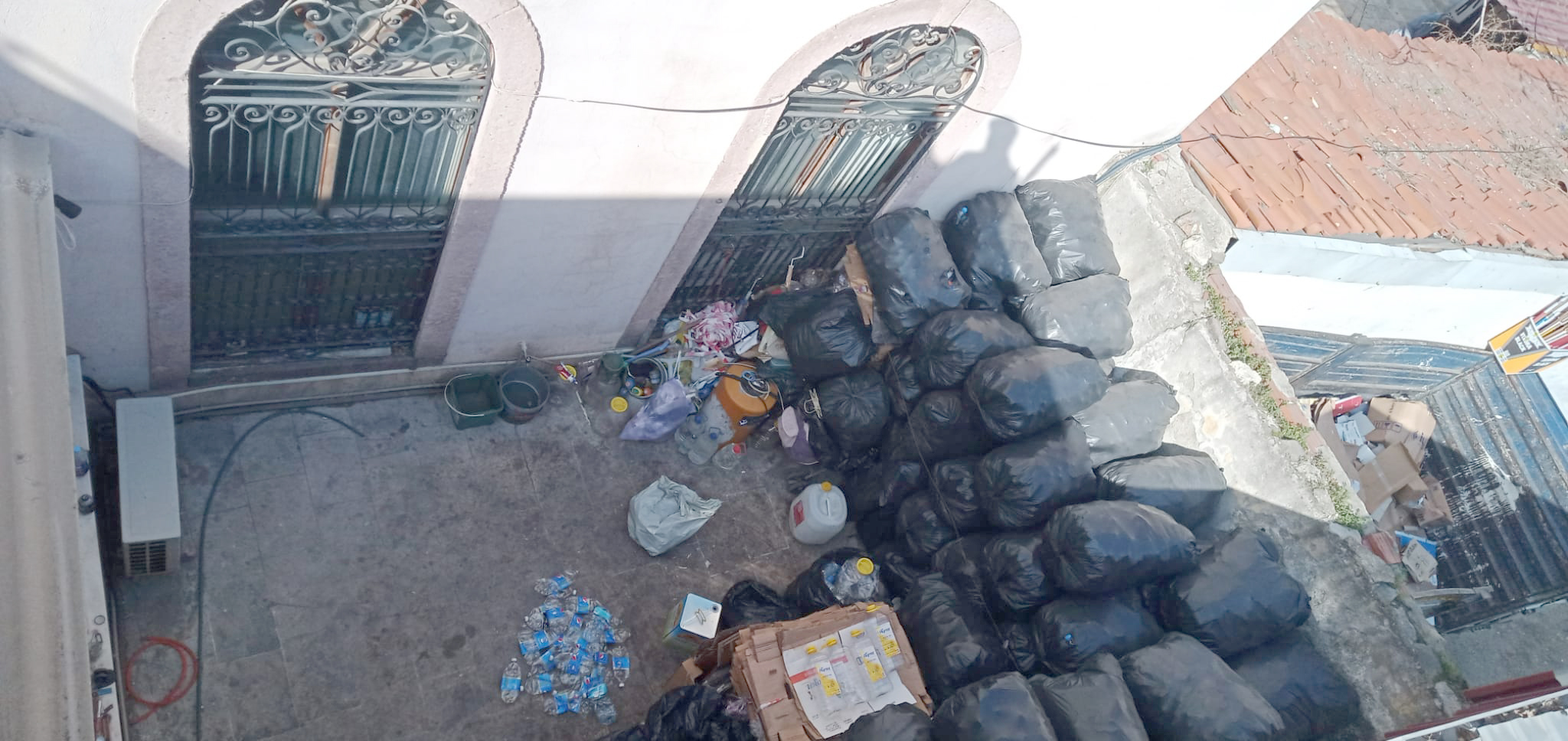 Çorakkapı Camisinde plastik atıklar depolanıyor