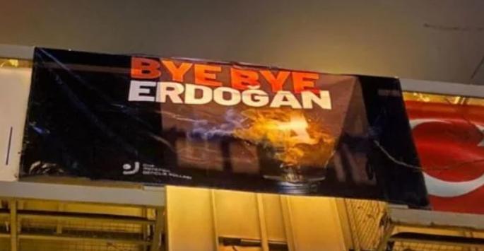 İzmir'de 'Bye bye Erdoğan' pankartına soruşturma!