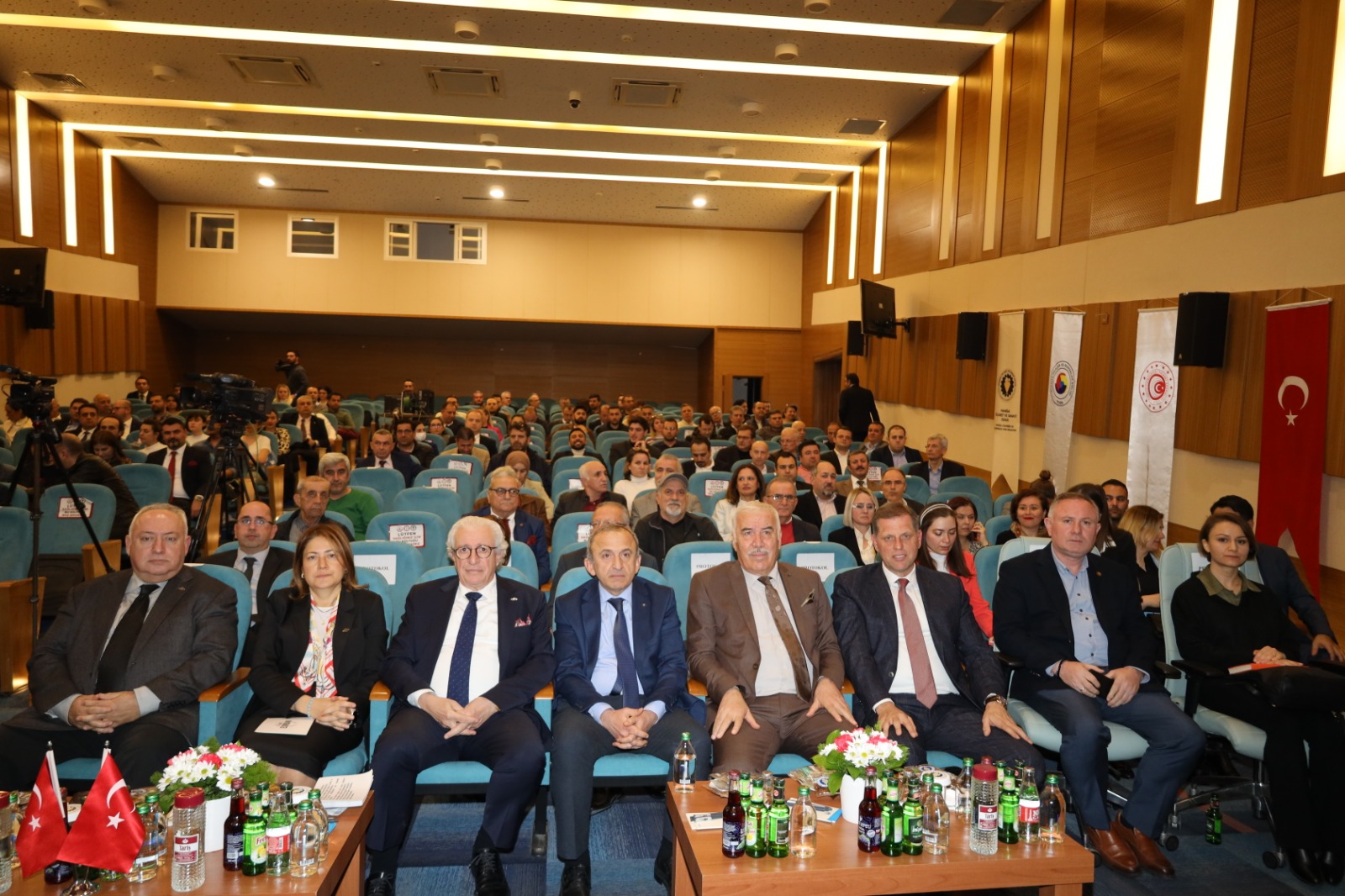 Deprem bölgesinden iş gücünün göç etmemesi için çift maaş önerisi