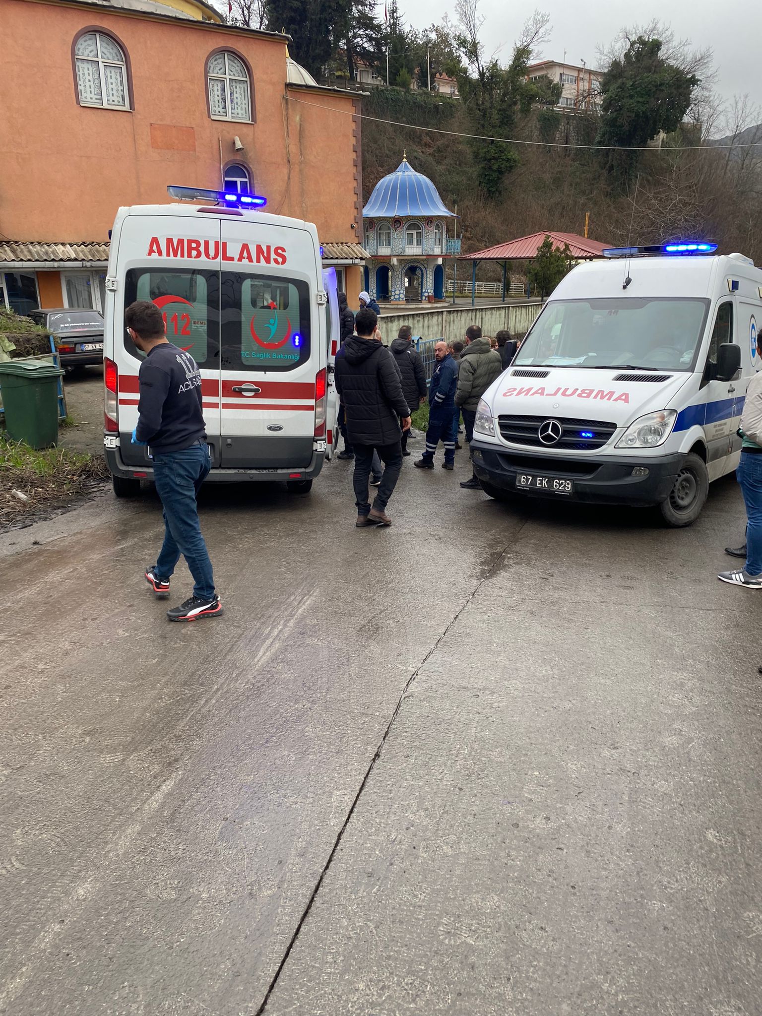 Maden işçilerini taşıyan minibüs tırla çarpıştı:6 yaralı  