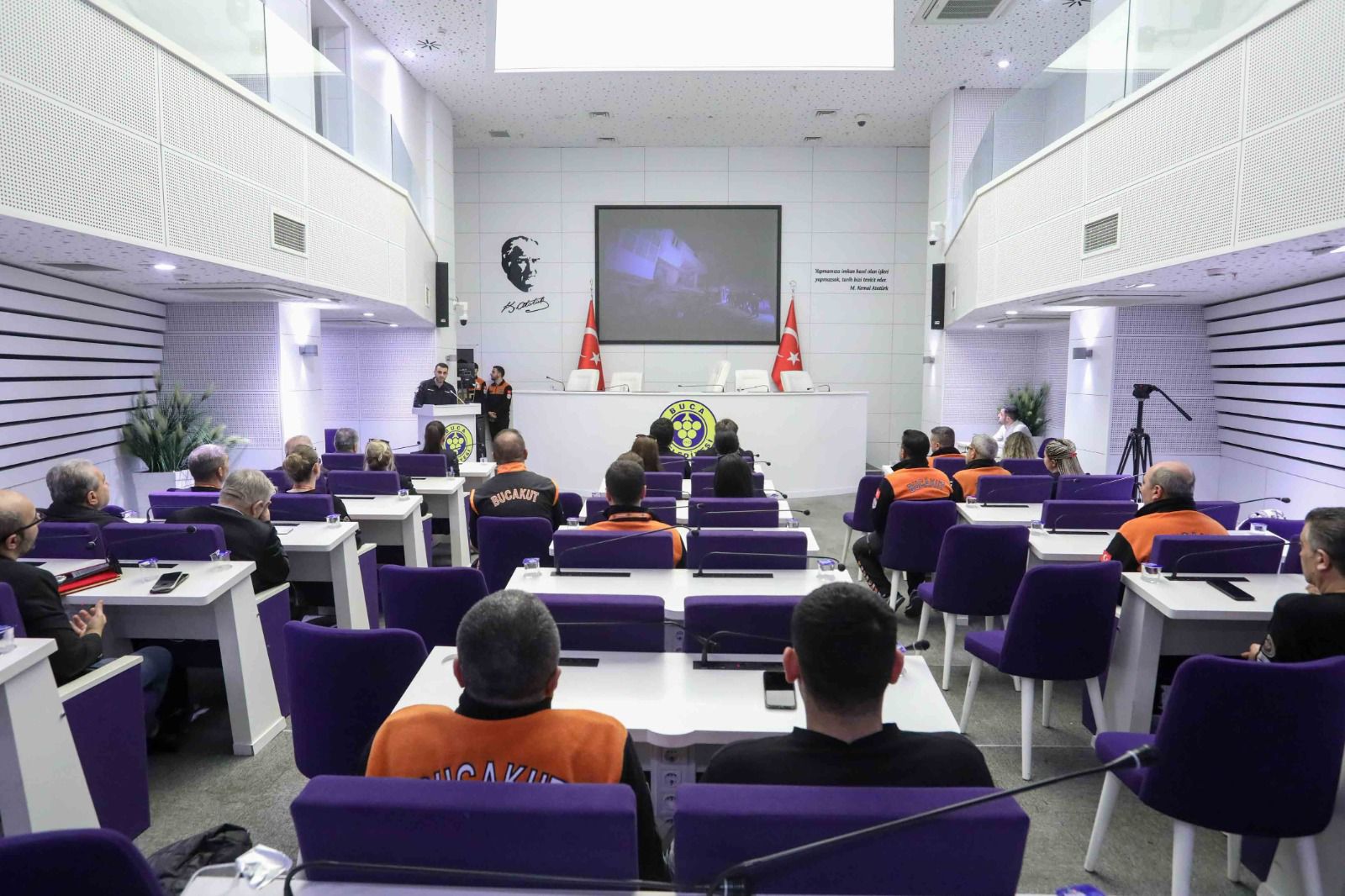 DEVA Partili Uygur’dan Bucakut’a teşekkür ziyareti
