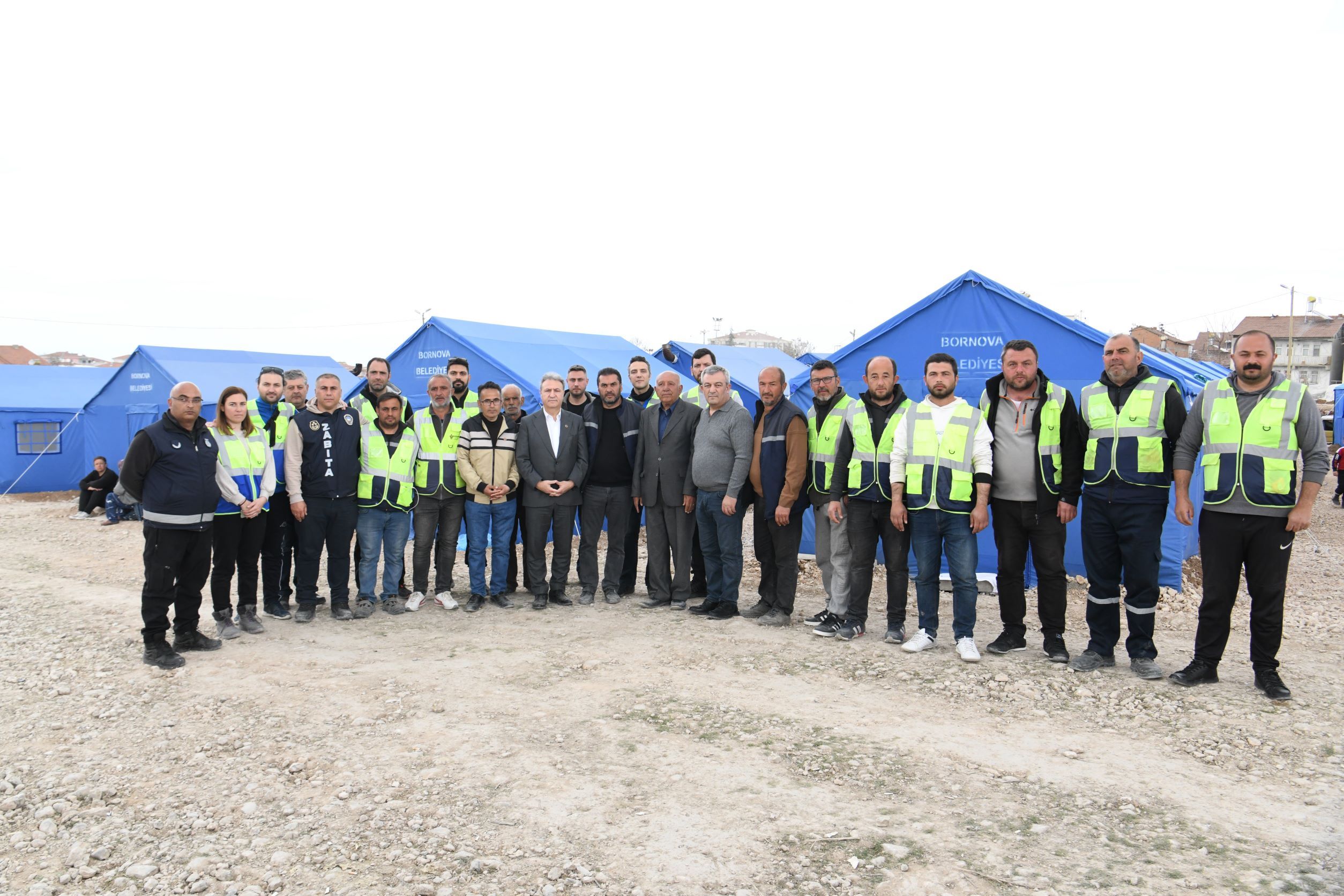 Kılıçdaroğlu Başkan İduğ ile Bornova Belediyesi'nin çadır kentinde 