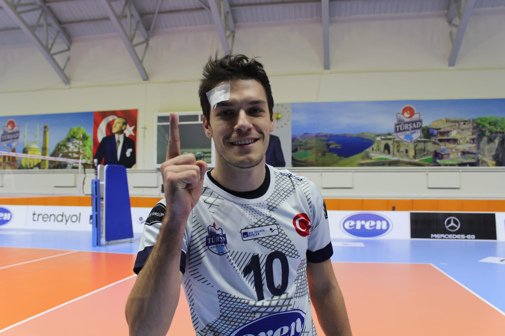 TÜRŞAD Voleybol başarısını İzmir’de taçlandırmak istiyor