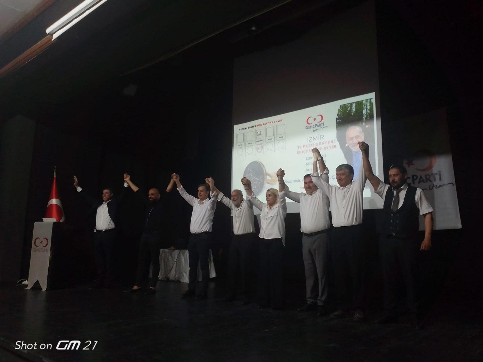 Genç Parti Kurucu Genel Başkanı Cem Uzan; “Cumhuriyet’i yobaz ve hokkabazlara bırakmayacağız!”