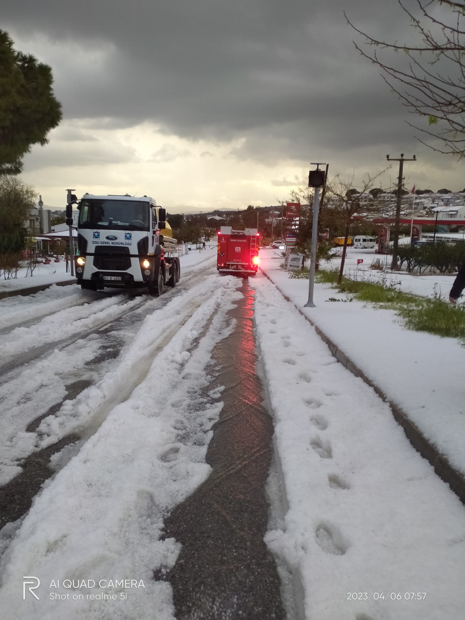 Çeşme beyaza büründü