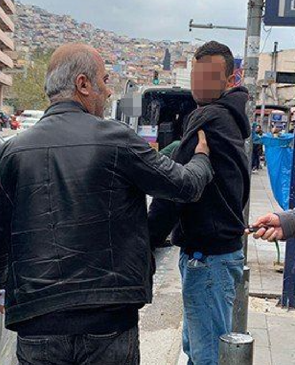 CHP Konak Seçim Bürosu'na taşlı saldırı yapıldı