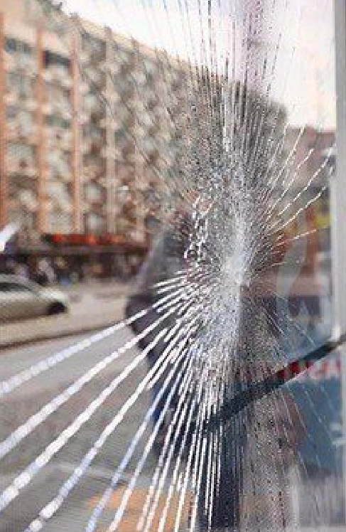 CHP Konak Seçim Bürosu'na taşlı saldırı yapıldı