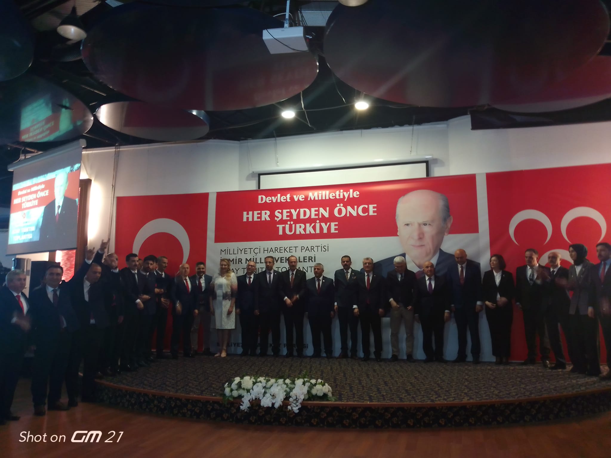 MHP İzmir Milletvekili adayları vitrine çıktı