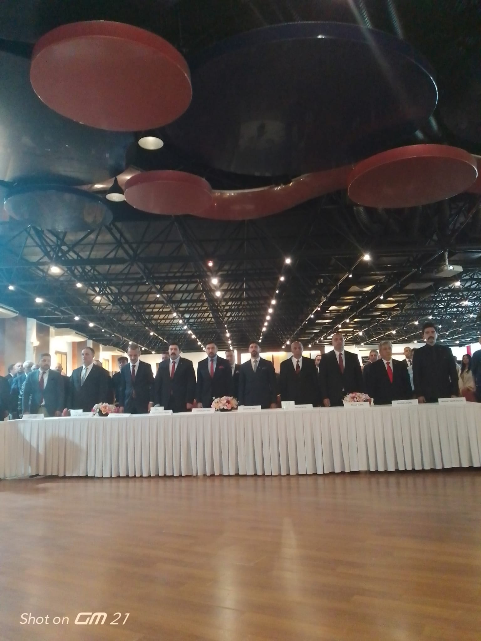 MHP İzmir Milletvekili adayları vitrine çıktı