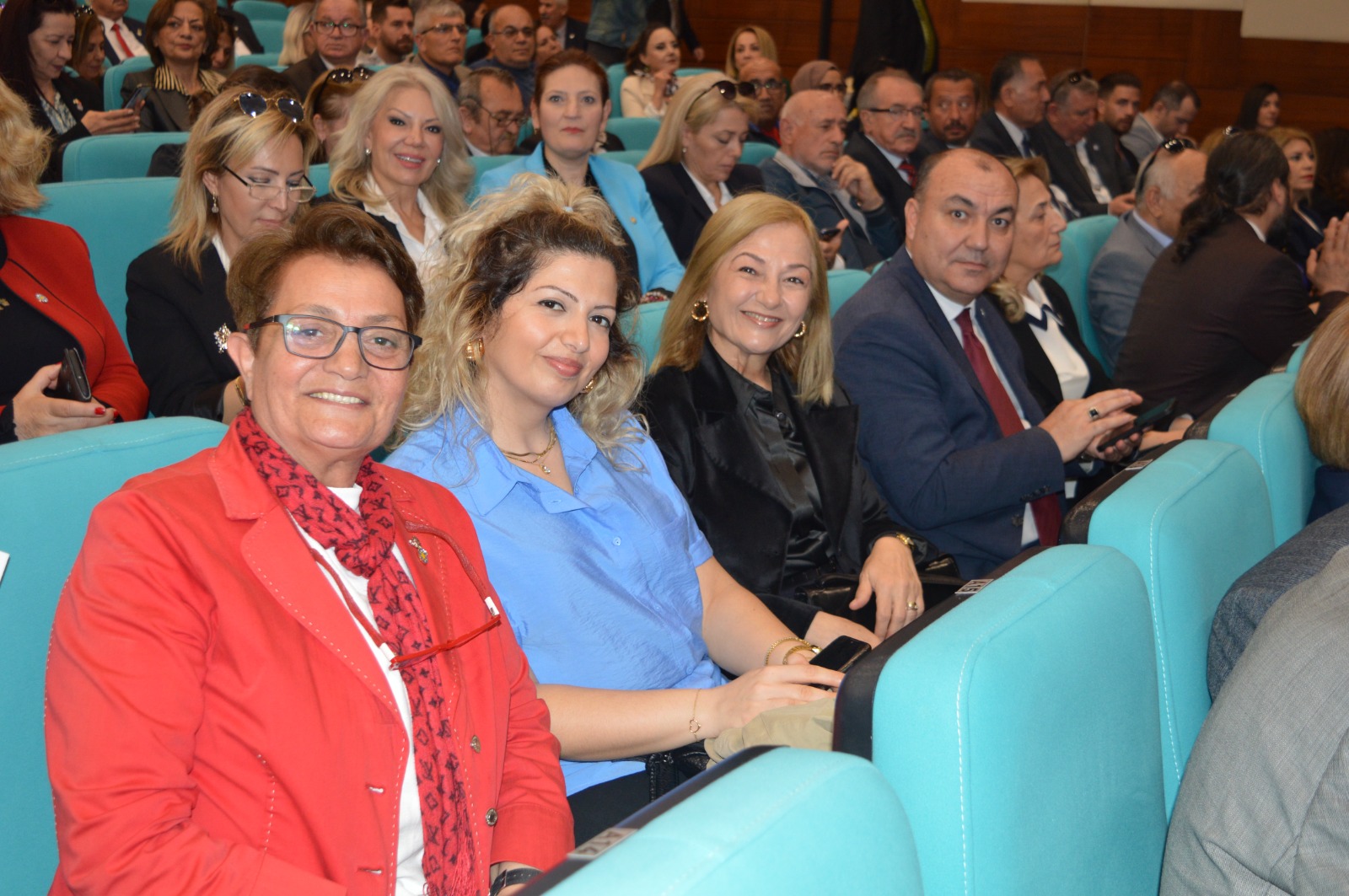İYİ Parti, İzmir milletvekili adaylarını tanıttı