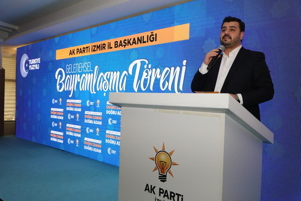 AK Parti İzmir bayramlaşma töreninde 14 Mayıs’ı işaret etti