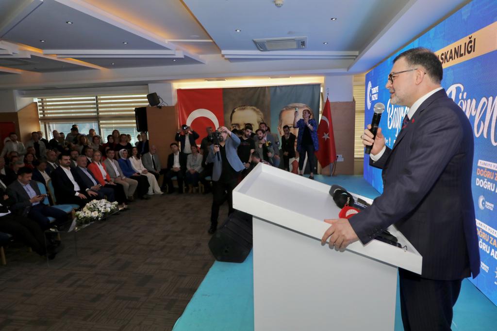 AK Parti İzmir bayramlaşma töreninde 14 Mayıs’ı işaret etti
