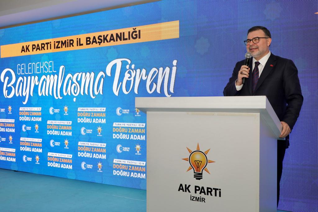 AK Parti İzmir bayramlaşma töreninde 14 Mayıs’ı işaret etti
