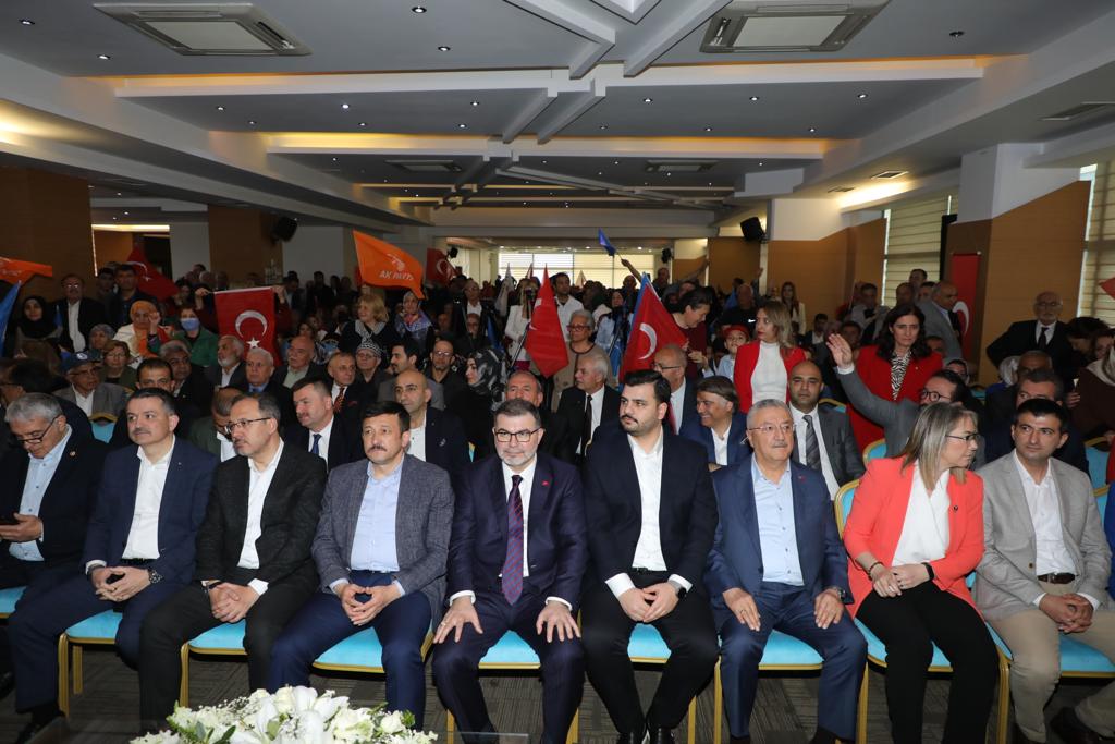 AK Parti İzmir bayramlaşma töreninde 14 Mayıs’ı işaret etti