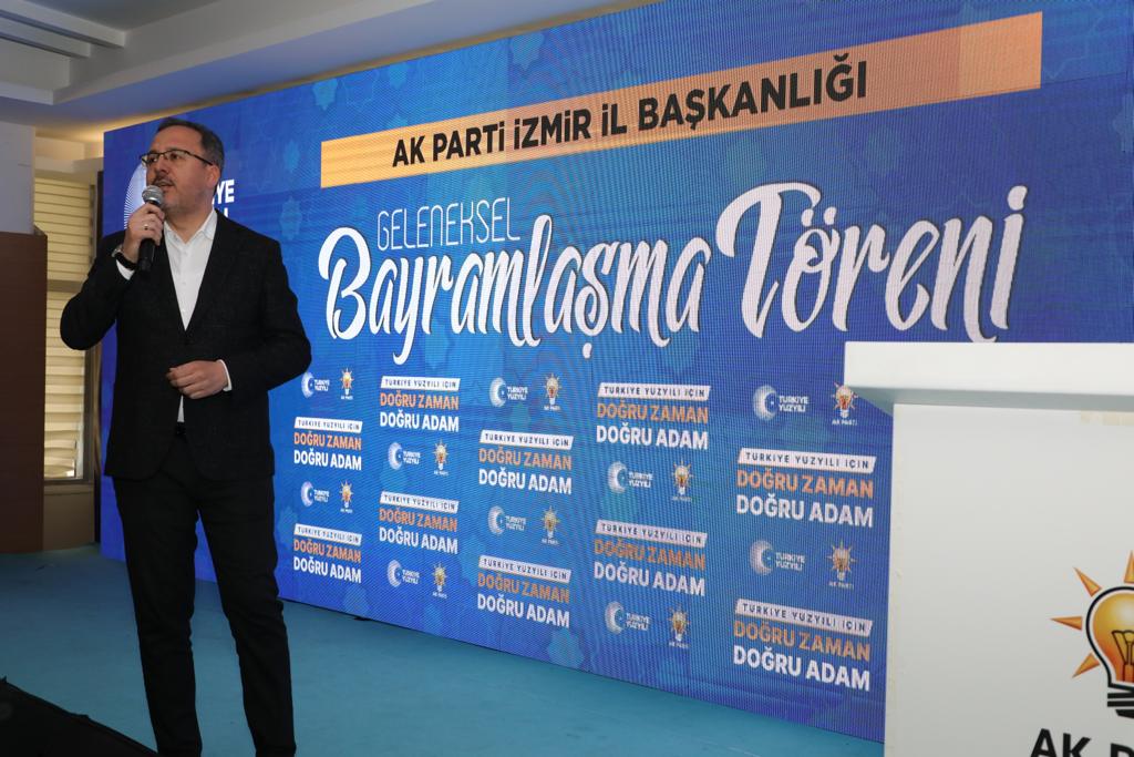 AK Parti İzmir bayramlaşma töreninde 14 Mayıs’ı işaret etti