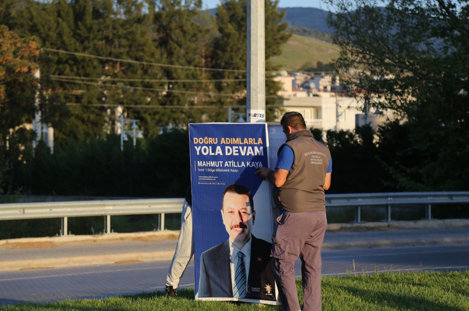 İlçe Seçim Kurulu Kararına aykırı olarak asılan o pankartlar kaldırıldı