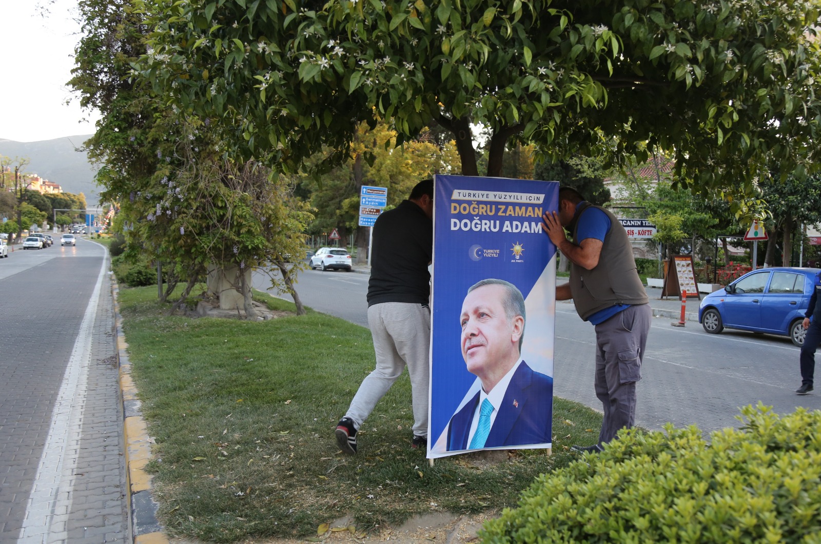 İlçe Seçim Kurulu Kararına aykırı olarak asılan o pankartlar kaldırıldı