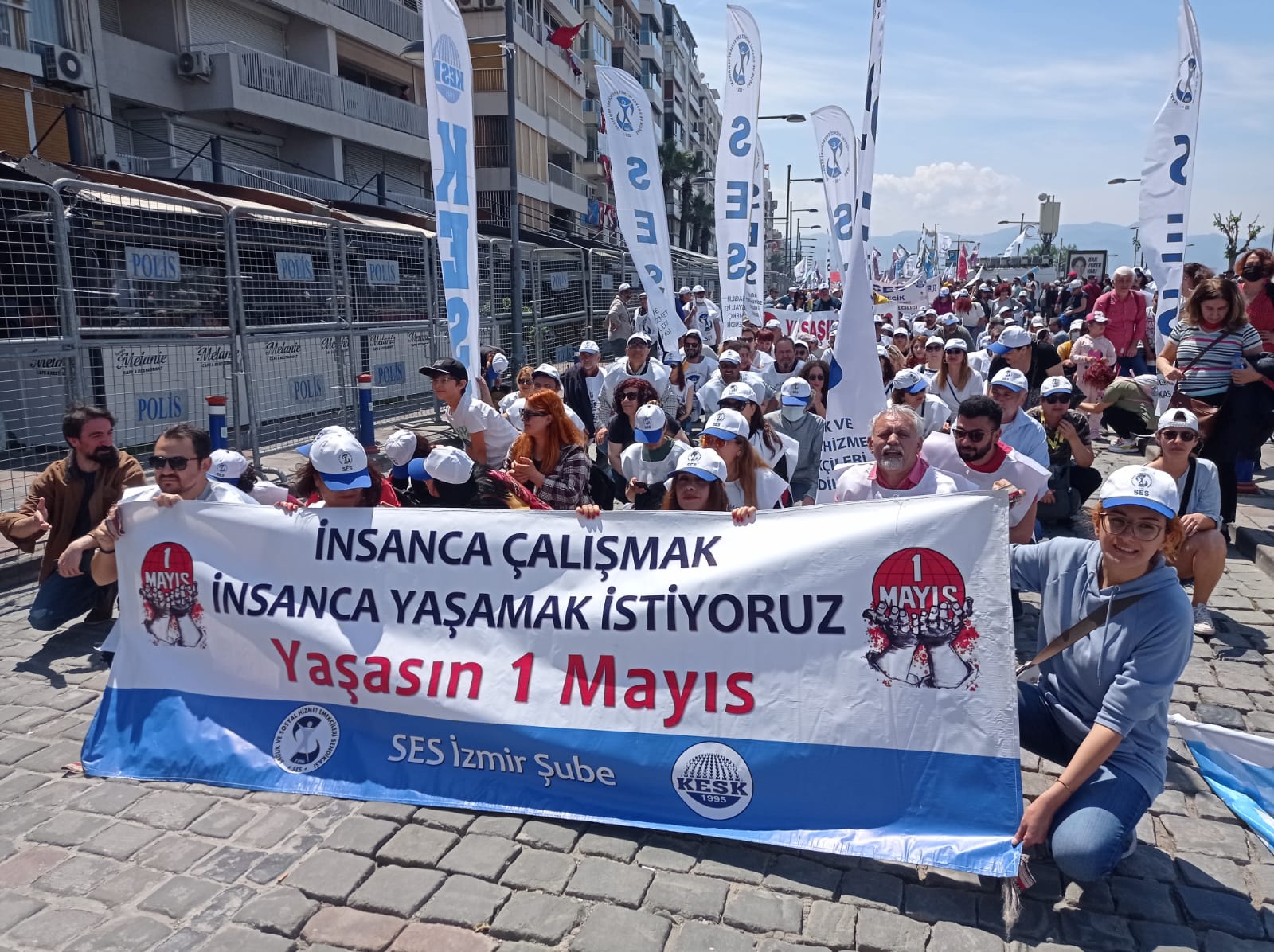 1 Mayıs Gündoğdu’da kutlandı: İşçiler için bir seçenek var... O da iktidarı göndermek