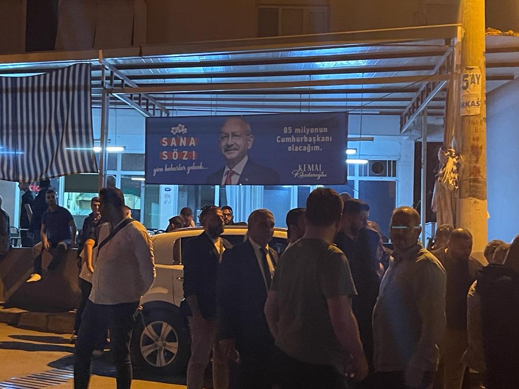 CHP'nin Buca Seçim Bürosuna Saldırı