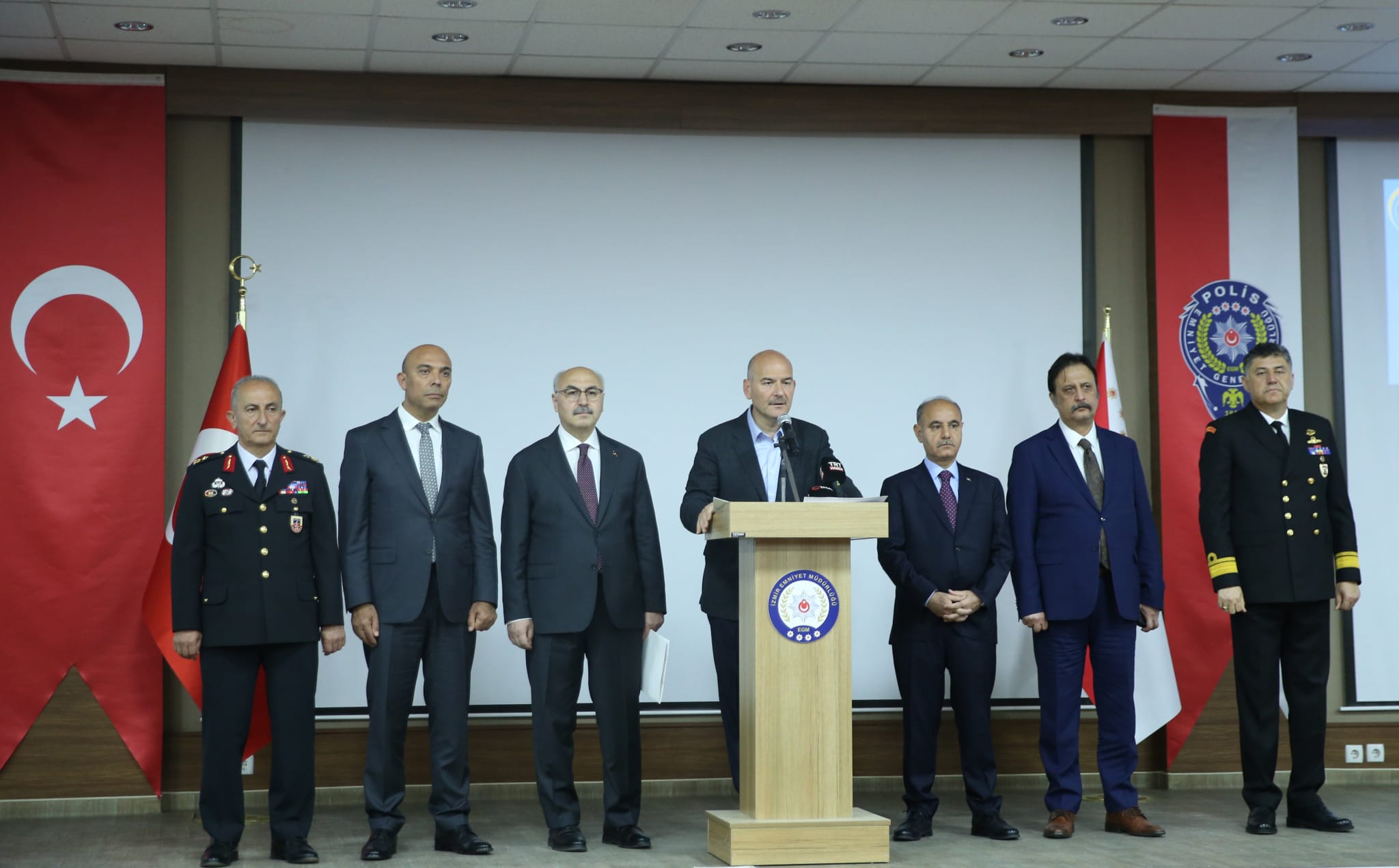 İzmir'de zehir tacirlerine darbe, Bakan Soylu böyle duyurdu 
