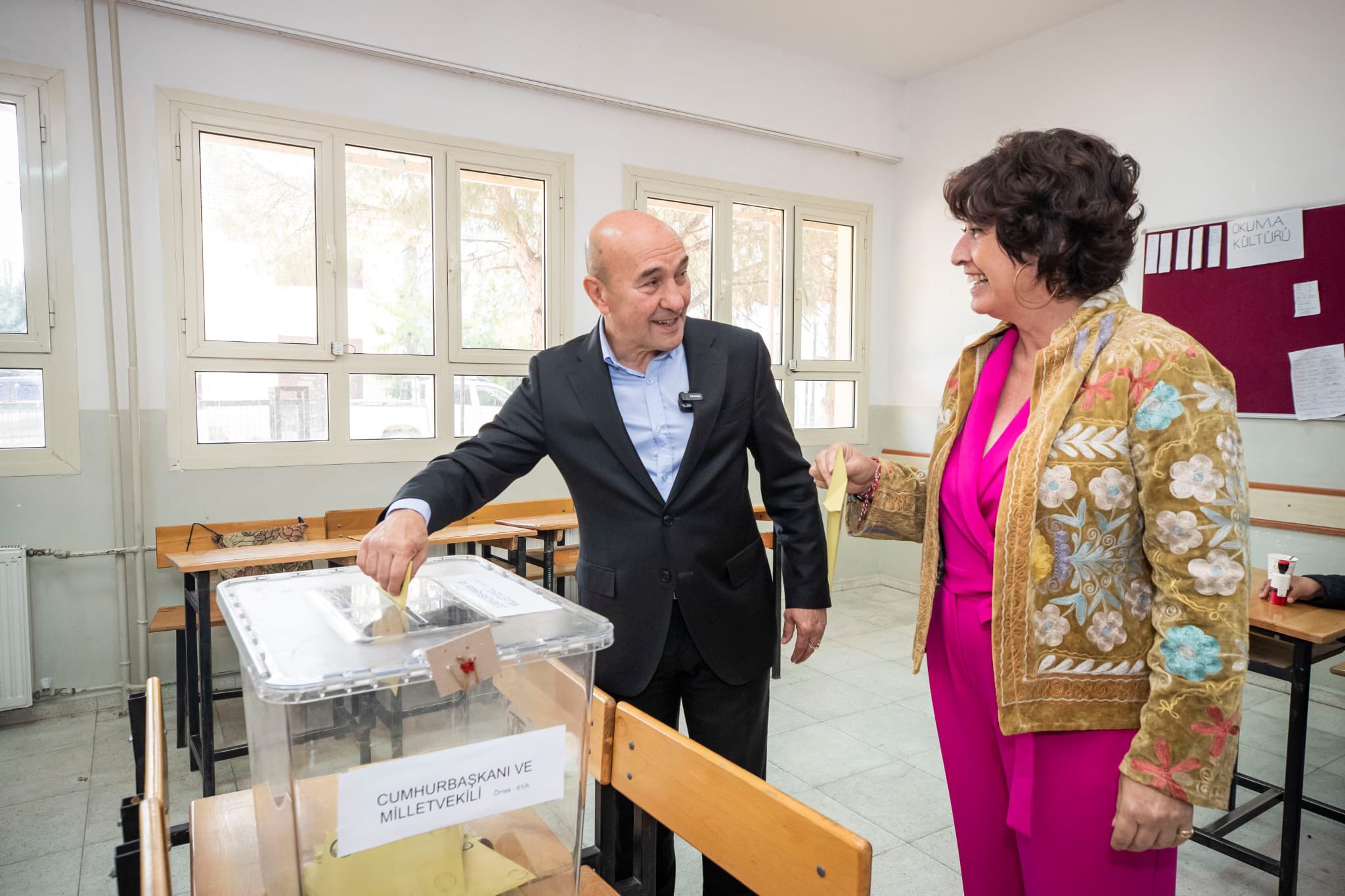 Tarihi seçimde İzmirliler sandık başına gitmeye başladı