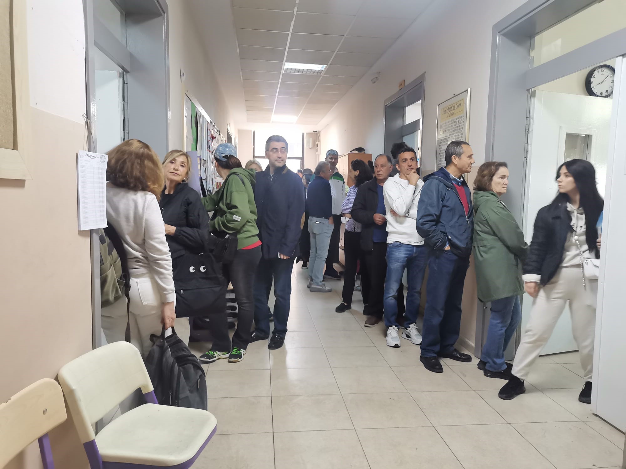 Tarihi seçimde İzmirliler sandık başına gitmeye başladı