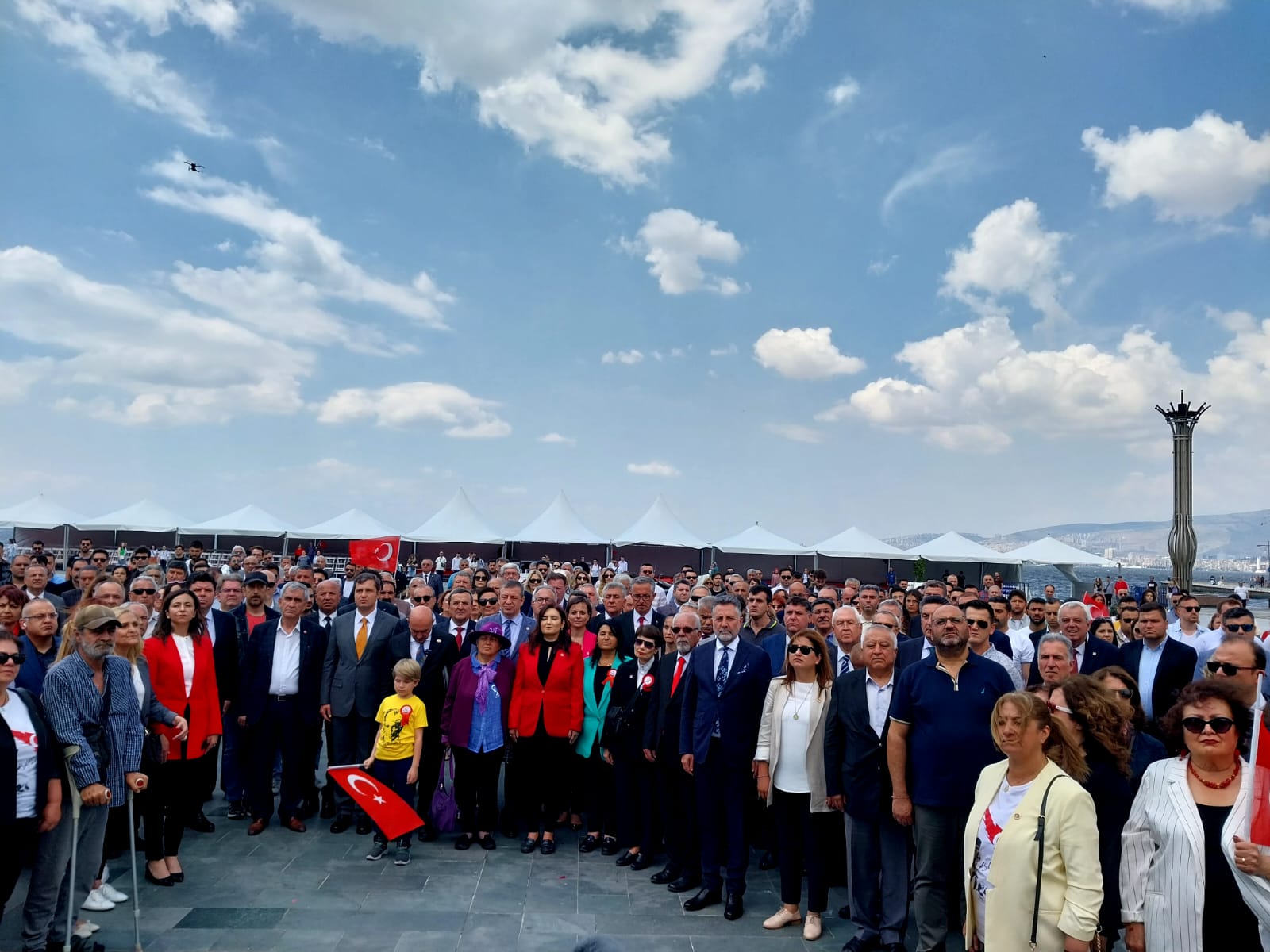 CHP İzmir 19 Mayıs'ta Atatürk'ü andı: "Büyük bayramı kutlamaya az kaldı"