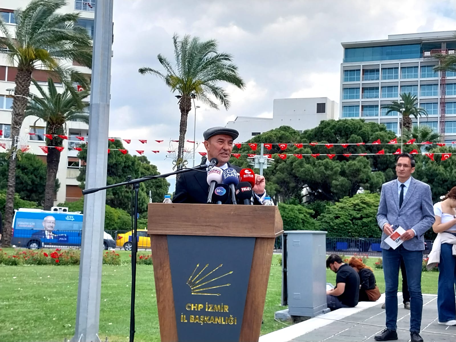CHP İzmir 19 Mayıs'ta Atatürk'ü andı: "Büyük bayramı kutlamaya az kaldı"