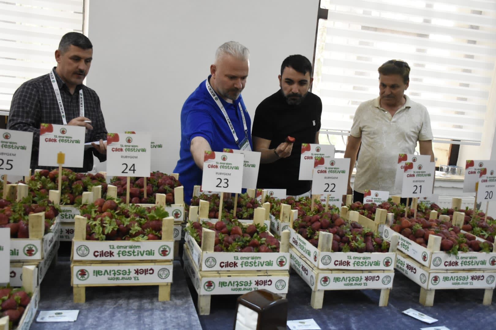 Yüz Binler Emiralem Çilek Festivali’nde Buluştu