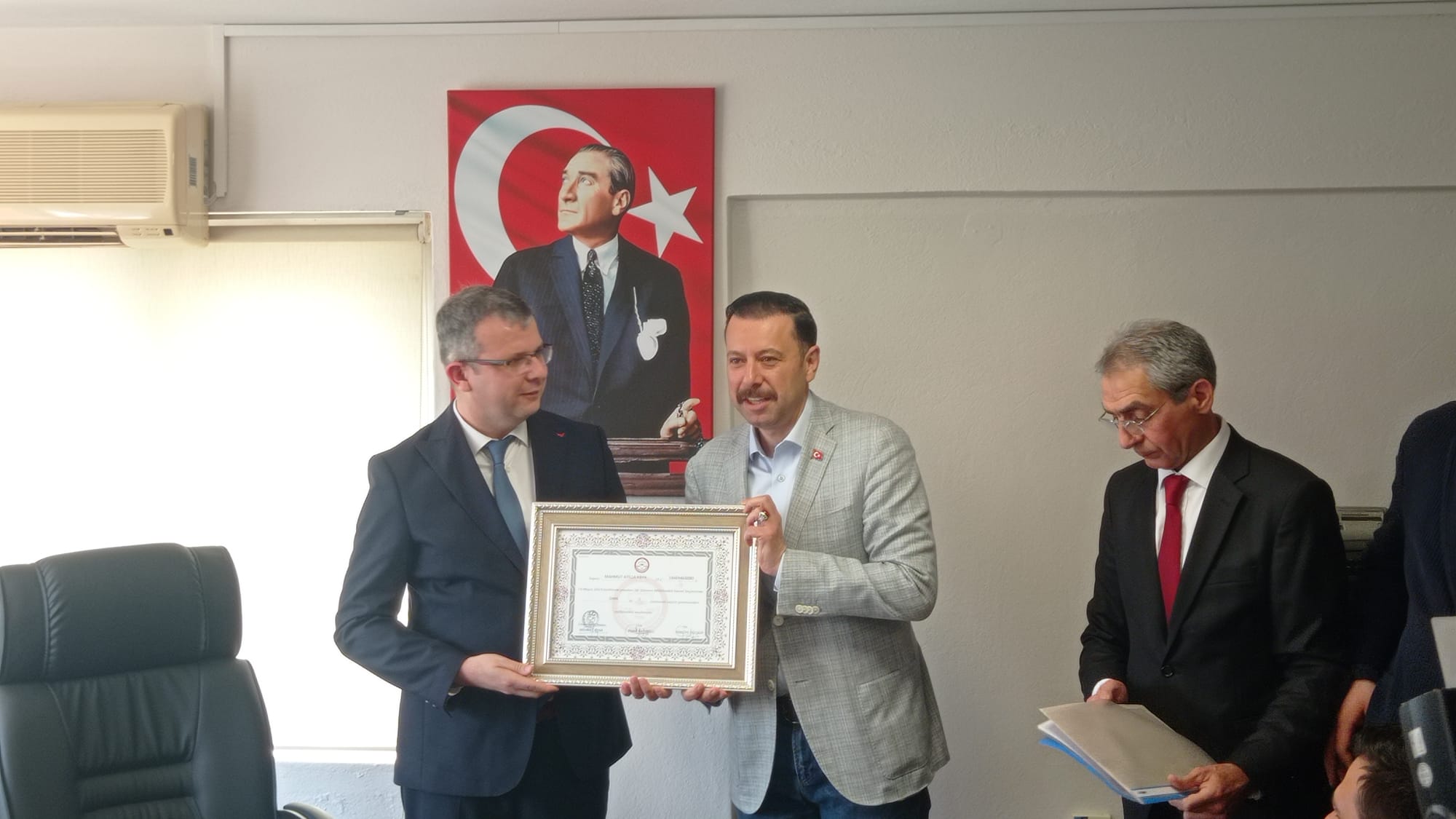 AK Parti’nin İzmir vekilleri mazbatalarına kavuştu: “Birçok güzelliği beraber yaşayacağız”