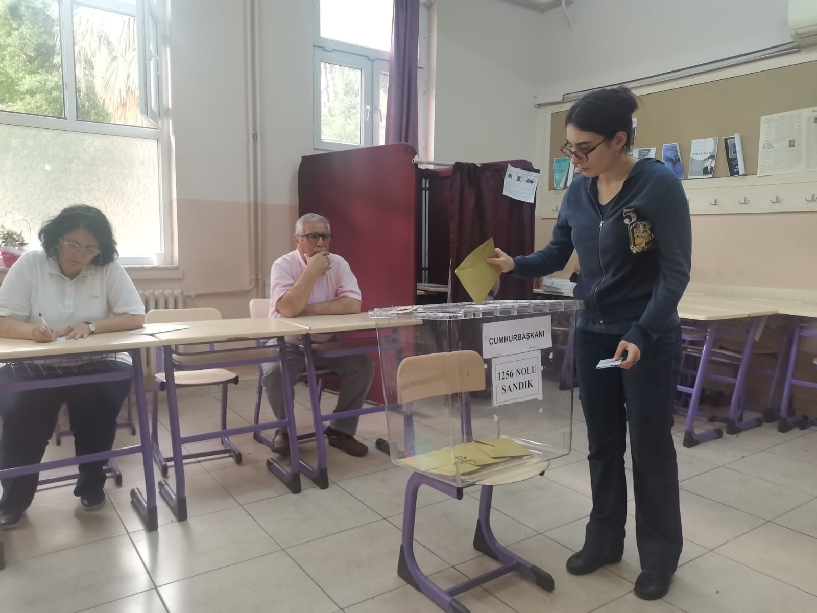 Tarihi seçimde İzmirliler sandık başına gitmeye başladı