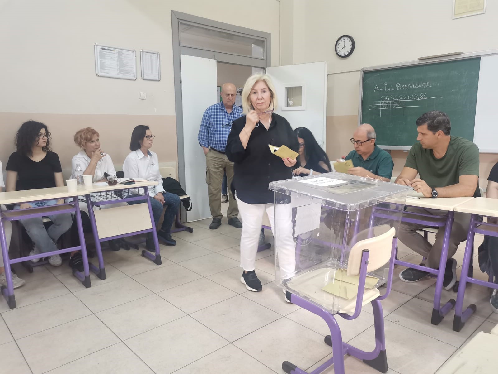 Tarihi seçimde İzmirliler sandık başına gitmeye başladı