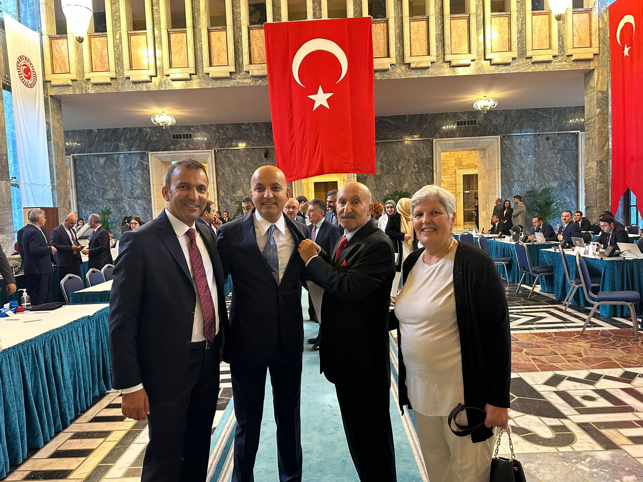 İzmir Milletvekilleri kayıtlarını yaptırdı