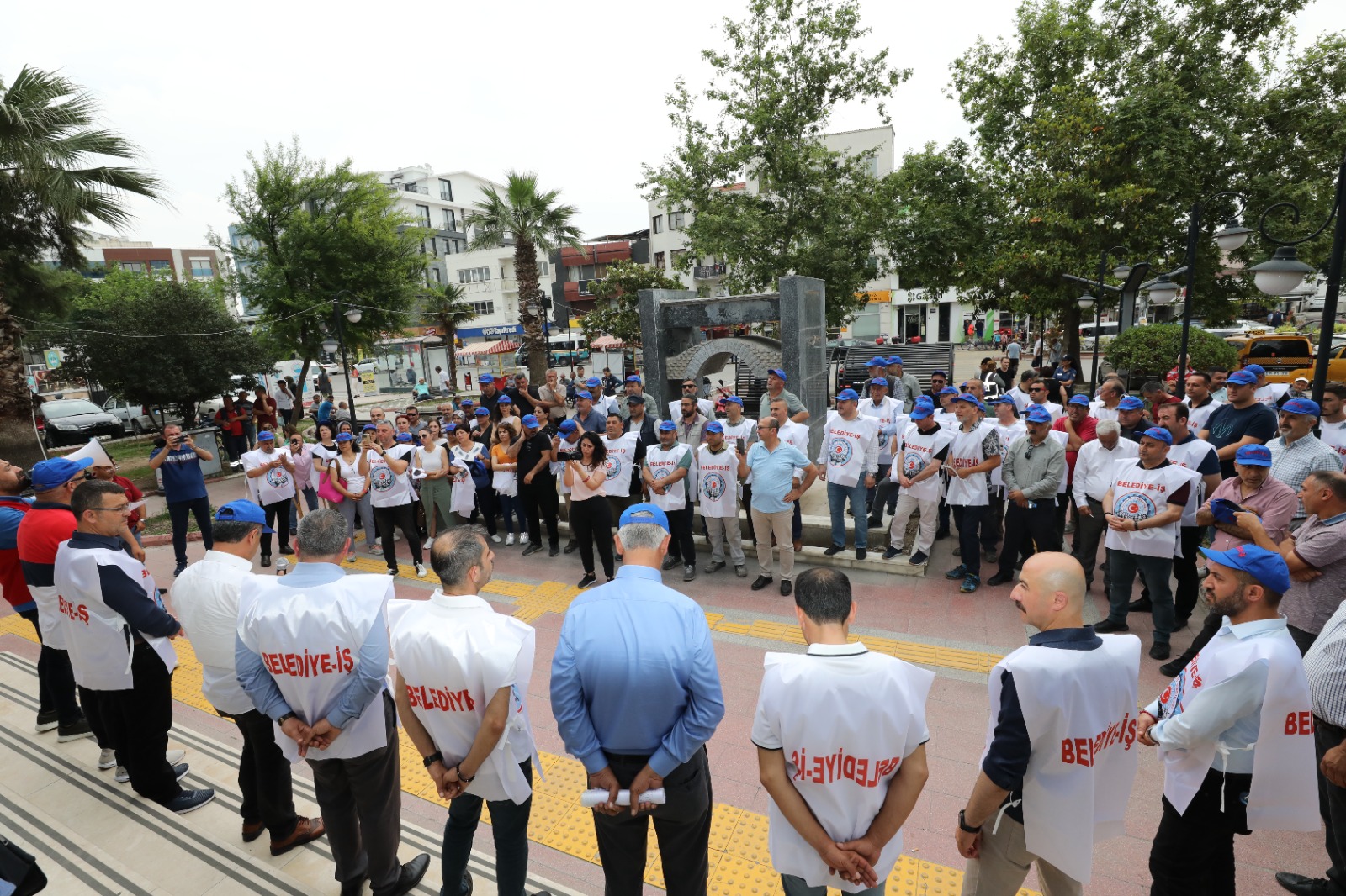 Menderes Belediyesi işçilerinden grev kararı