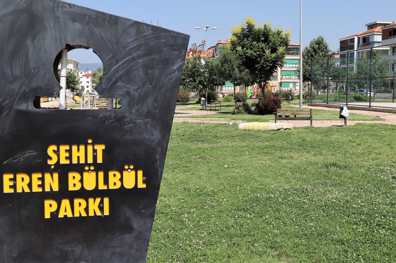Parkta üzücü görüntüler: Şehir magandaları yine zarar verdi