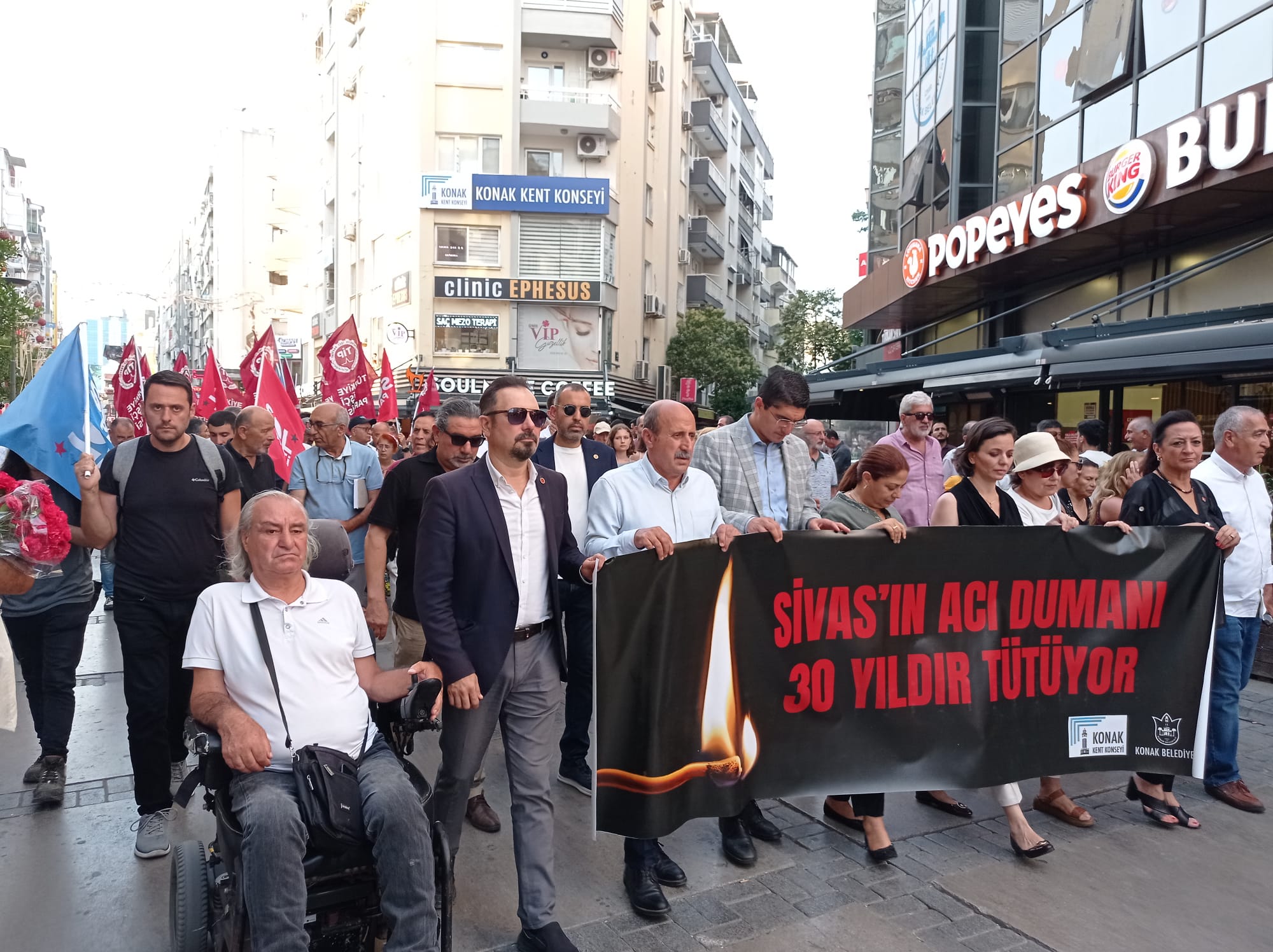 Madımak'ta katledenler İzmir'de anıldı