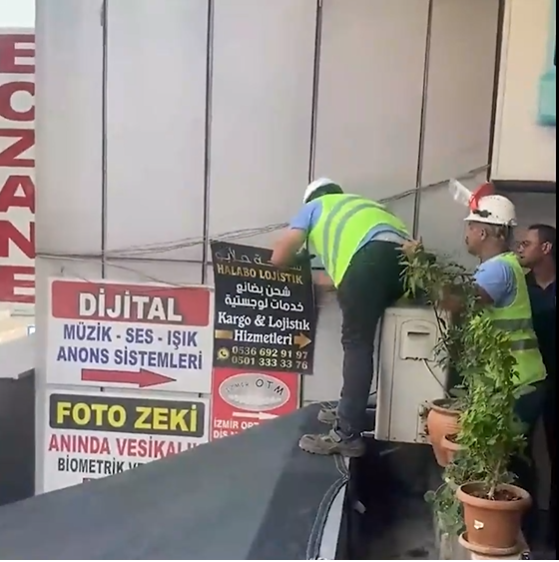 İzmir Büyükşehir Belediyesi, Arapça dükkan tabelalarını kaldırmaya başladı