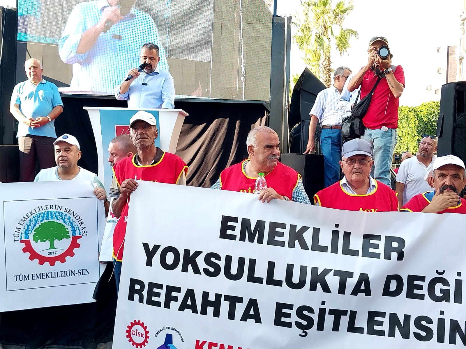İzmir'den hükümete seslendiler; "Yiyin Efendiler Yiyin"