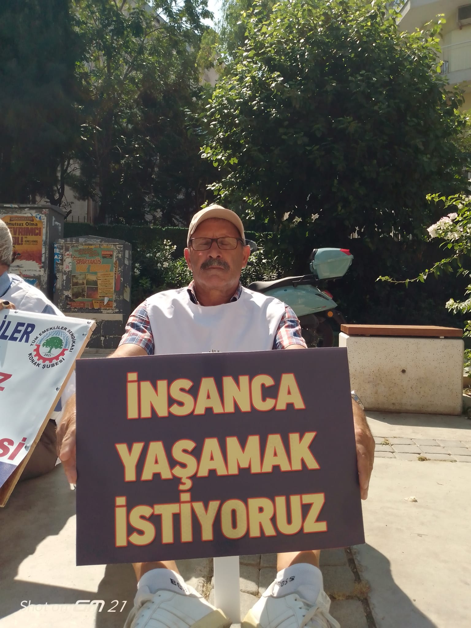 İzmirli emeklilerden maaş isyanı;  “Et-kıyma neydi? Dur hatırlayacağım”