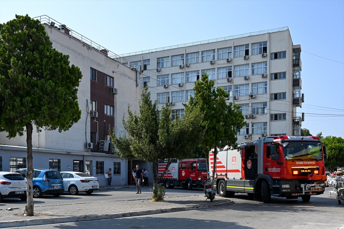 İzmir'deki Tepecik Eğitim ve  Araştırma Hastanesi'nde yangın!