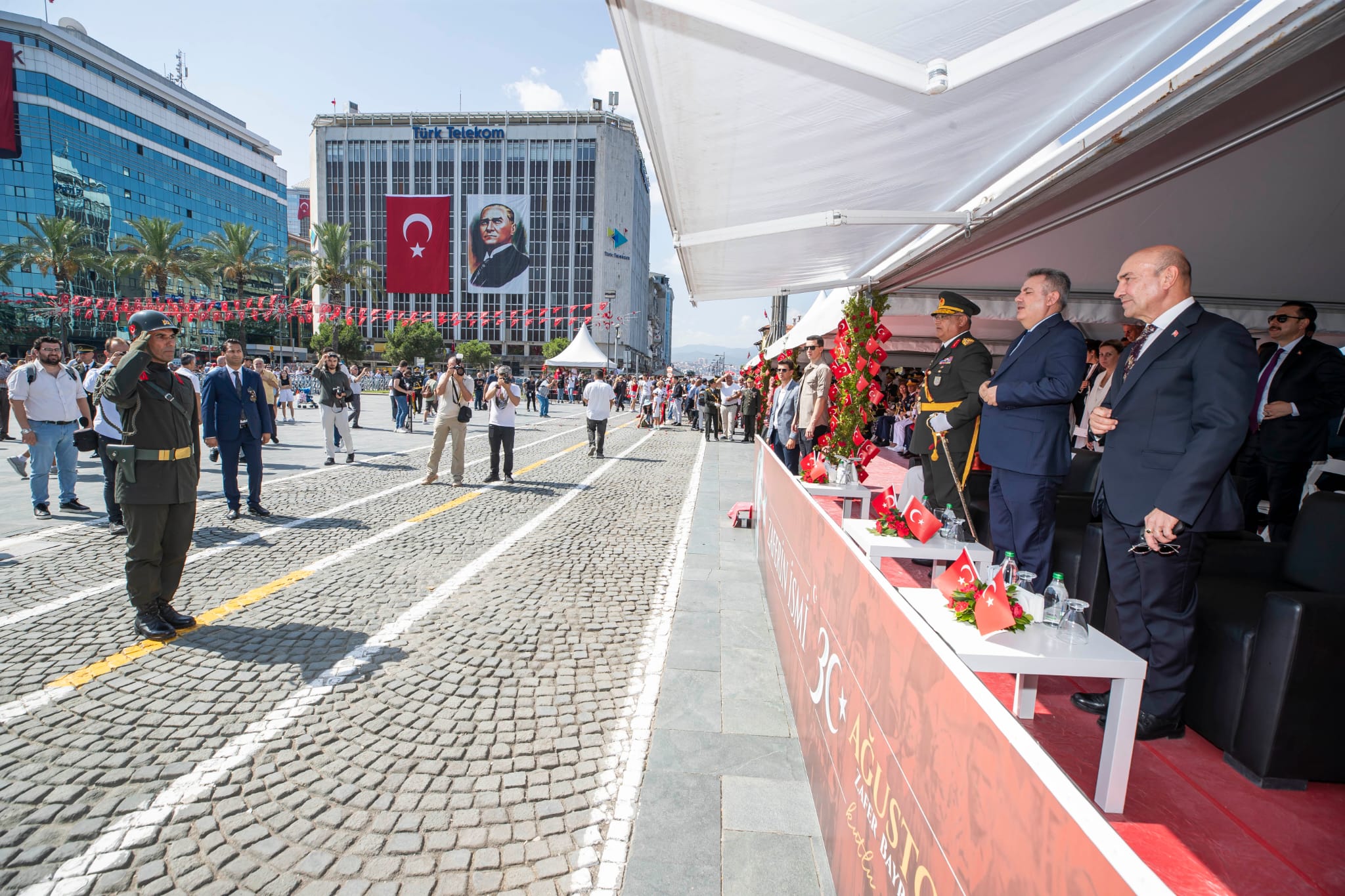 İzmir’de “Zafer” coşkusu