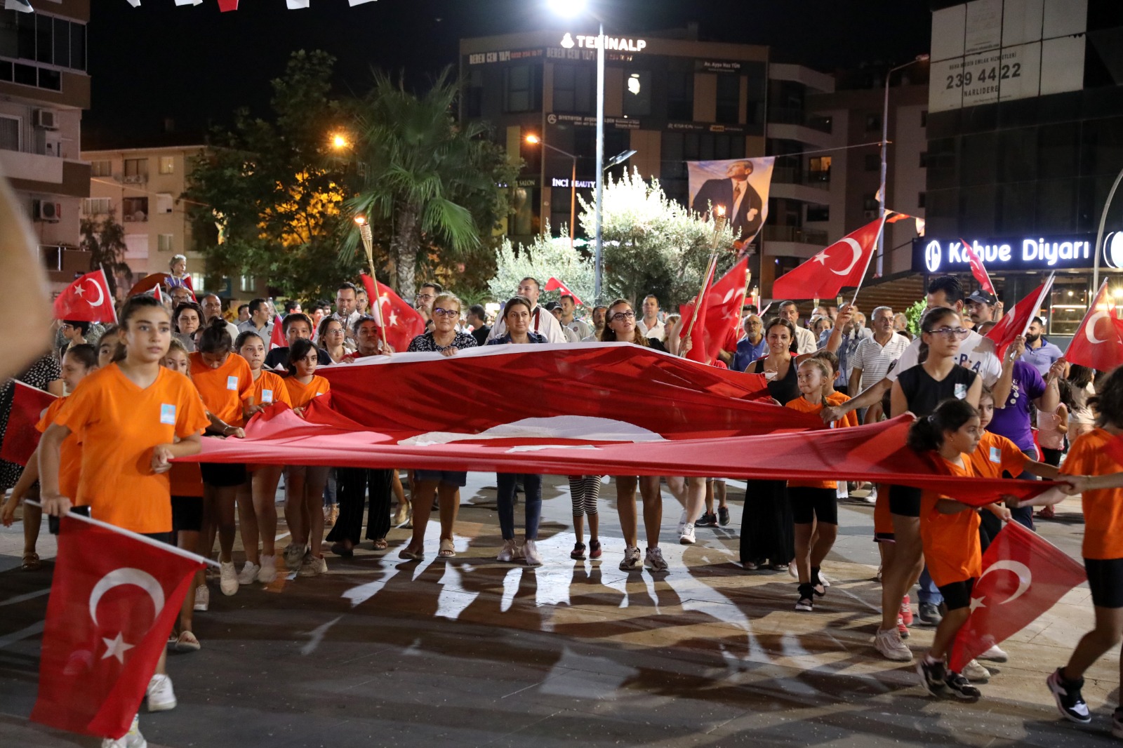 Narlıdere Büyük Zaferi Coşkuyla Kutladı