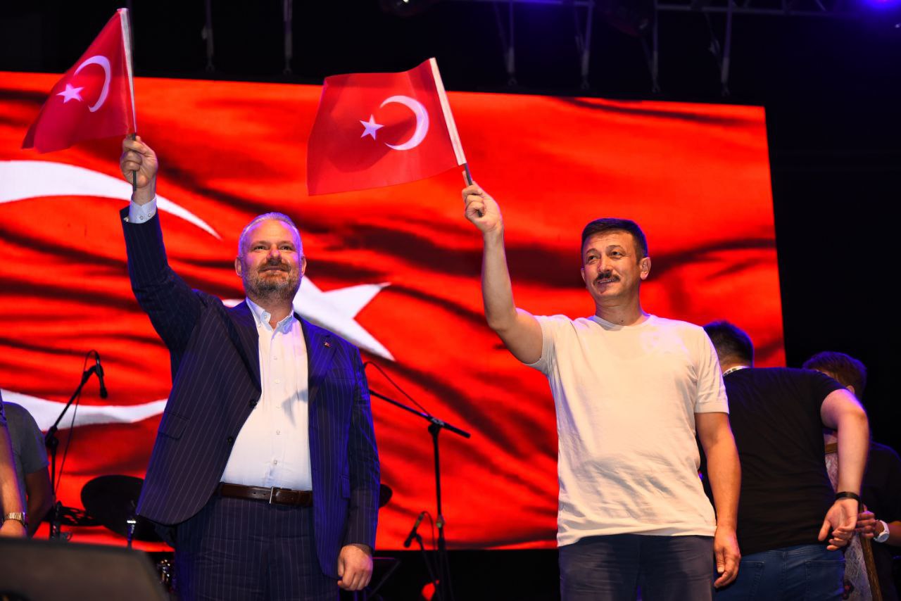 İkilem ve Ebru Yaşar’dan Muhteşem Konser