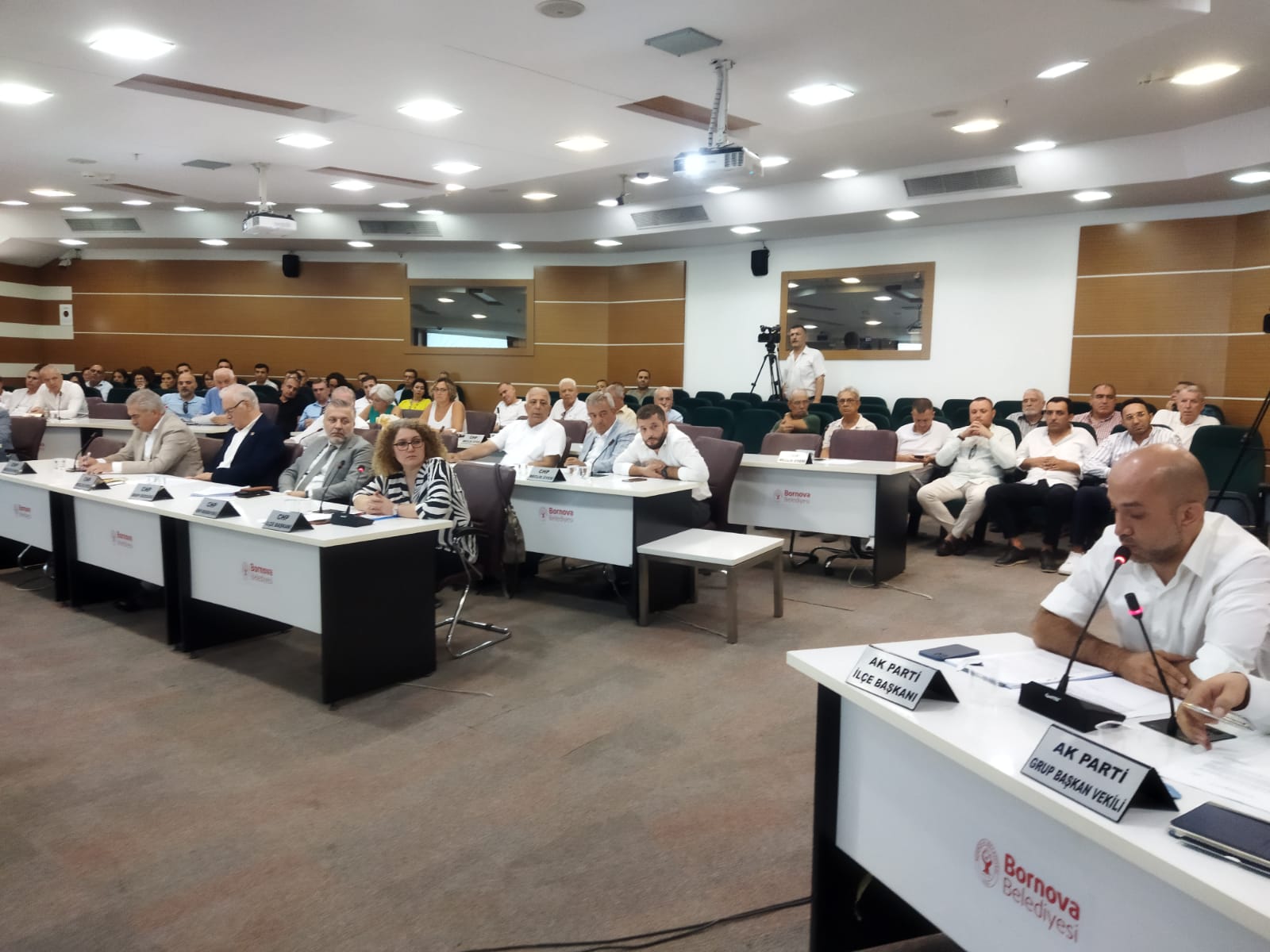 AK Parti’den üstü kapalı kongre sürecinde personel alımı sorusu