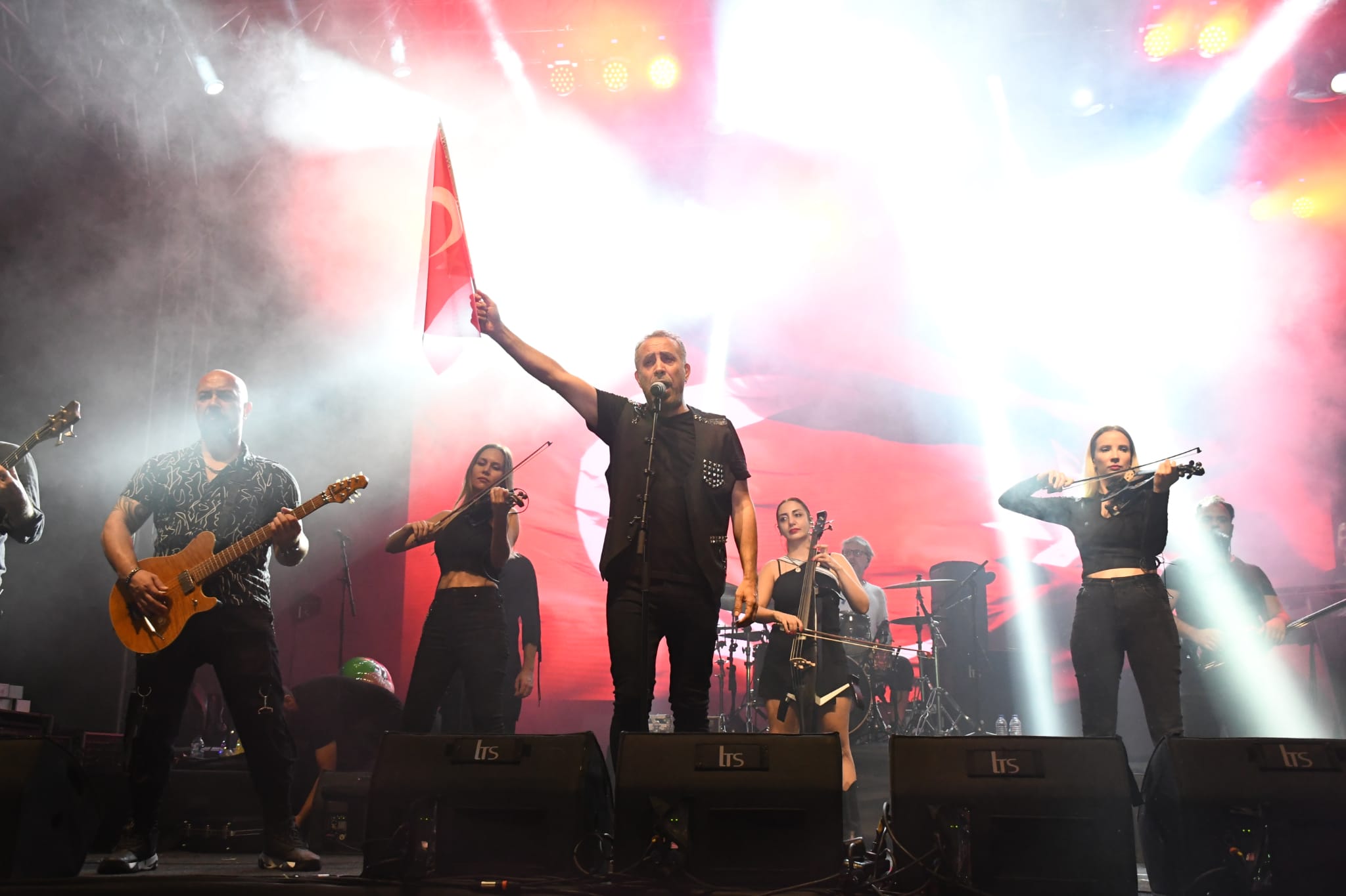 Torbalı ‘Kurtuluşu’nu Haluk Levent’le kutladı