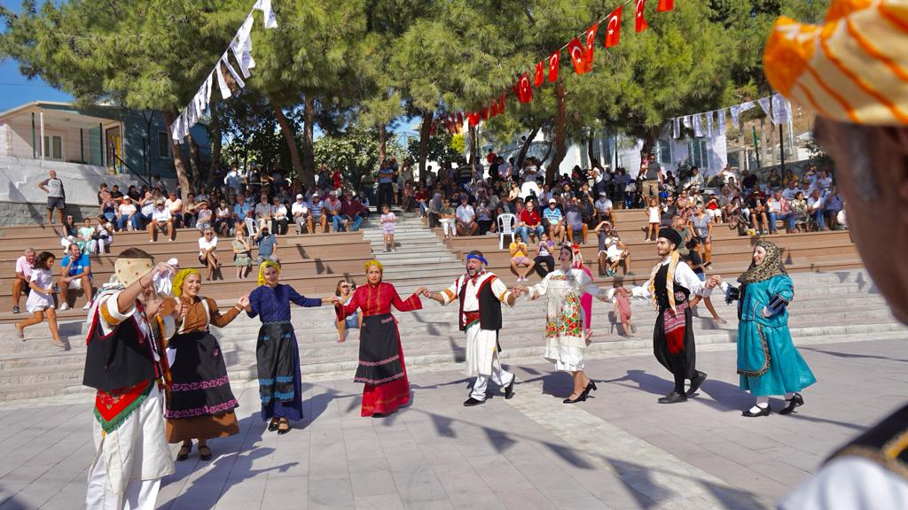 ‘Sakız güzelleri’ yarıştı, en iyi ‘Çeşme Kavunu’ seçildi