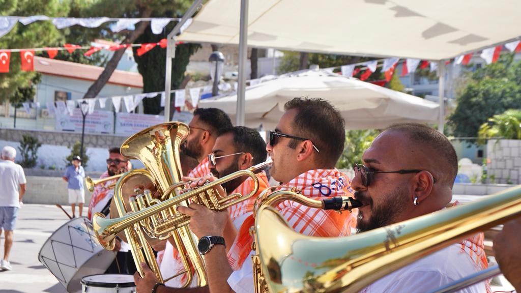 ‘Sakız güzelleri’ yarıştı, en iyi ‘Çeşme Kavunu’ seçildi